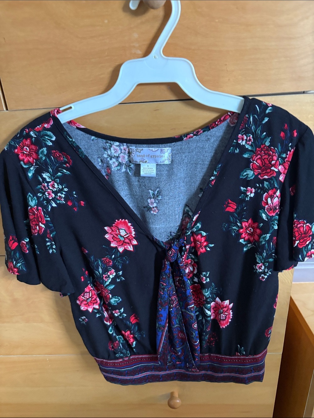 Band of Gypsies Black Floral Tie-Front Crop Top
